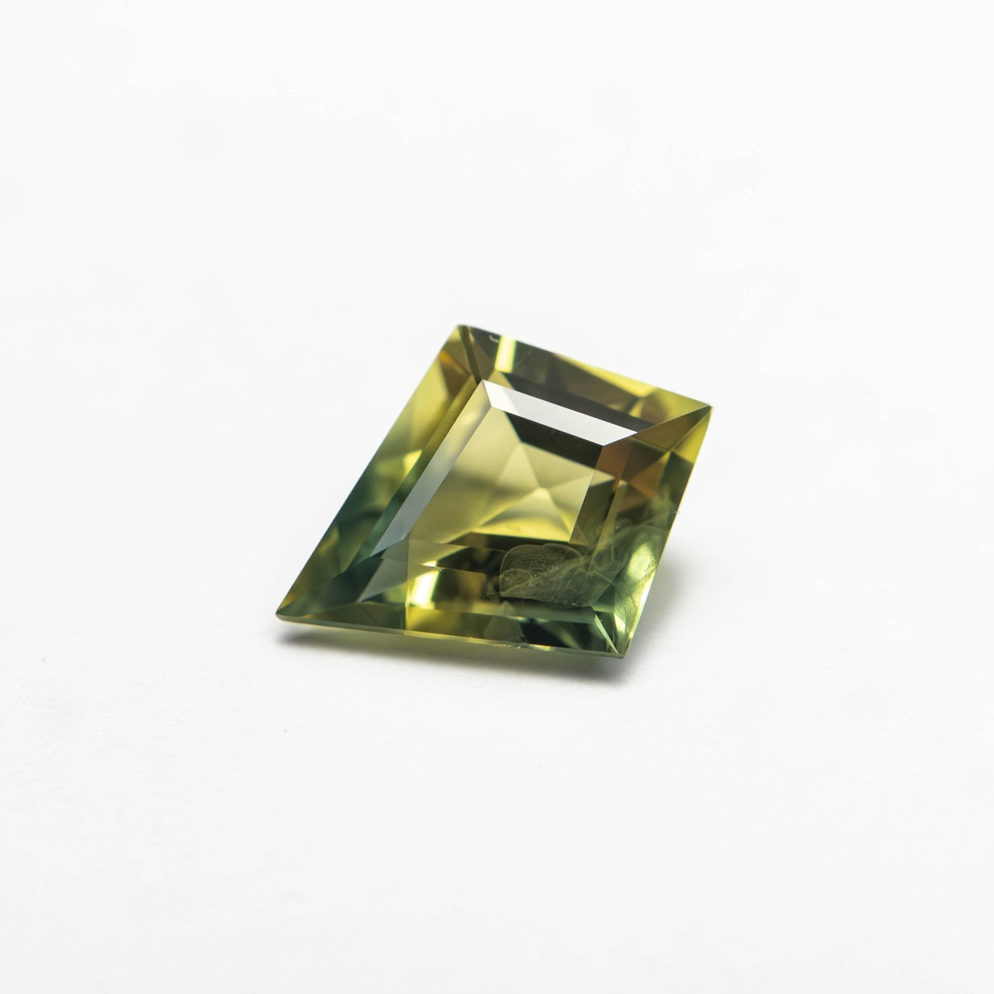 0.81ct 7.98x6.34x3.11mm Kite Step Cut Sapphire 27363 - 11 - MTD