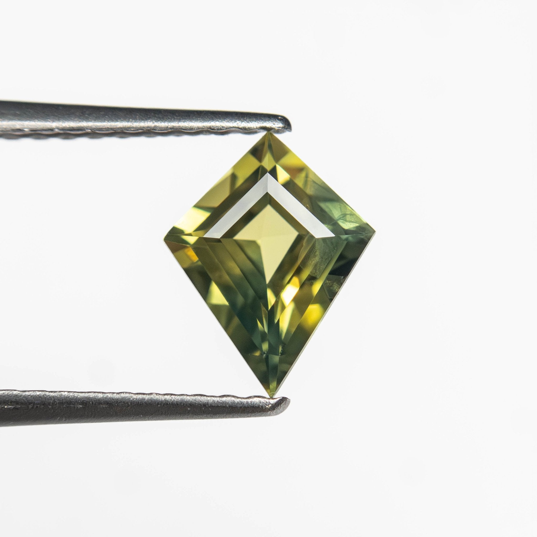 0.81ct 7.98x6.34x3.11mm Kite Step Cut Sapphire 27363 - 11 - MTD