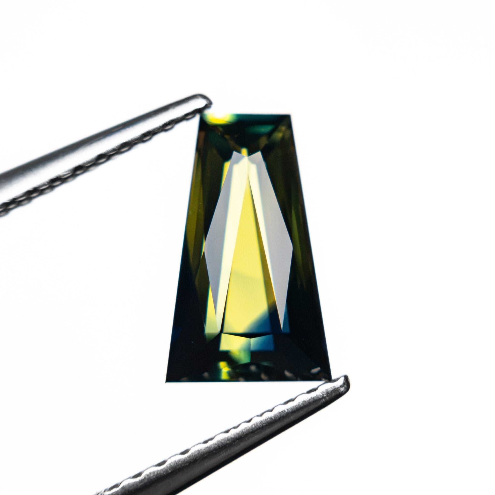 1.46ct 9.30x5.64x2.89mm Trapezoid Brilliant Sapphire 27766-05 - MTD