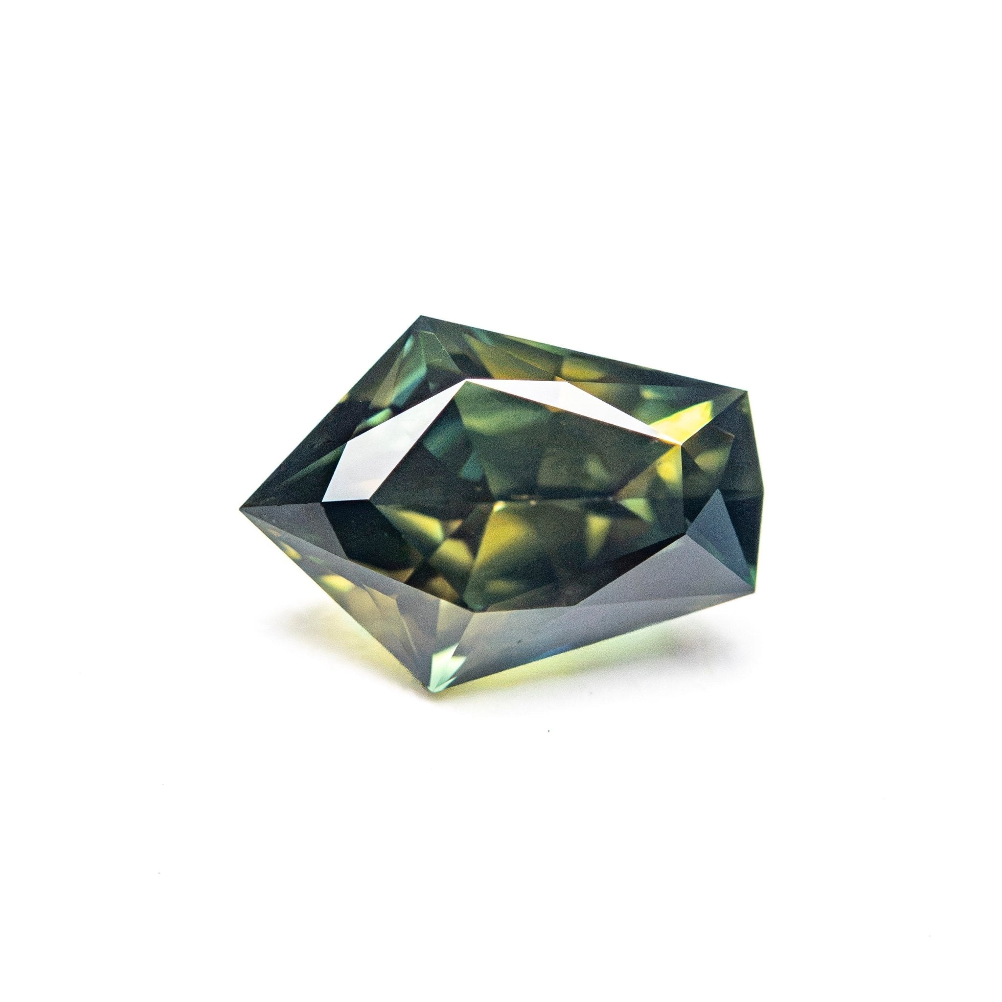 1.56ct 8.87x6.34x4.12mm Shield Brilliant Sapphire 27766-07 - MTD