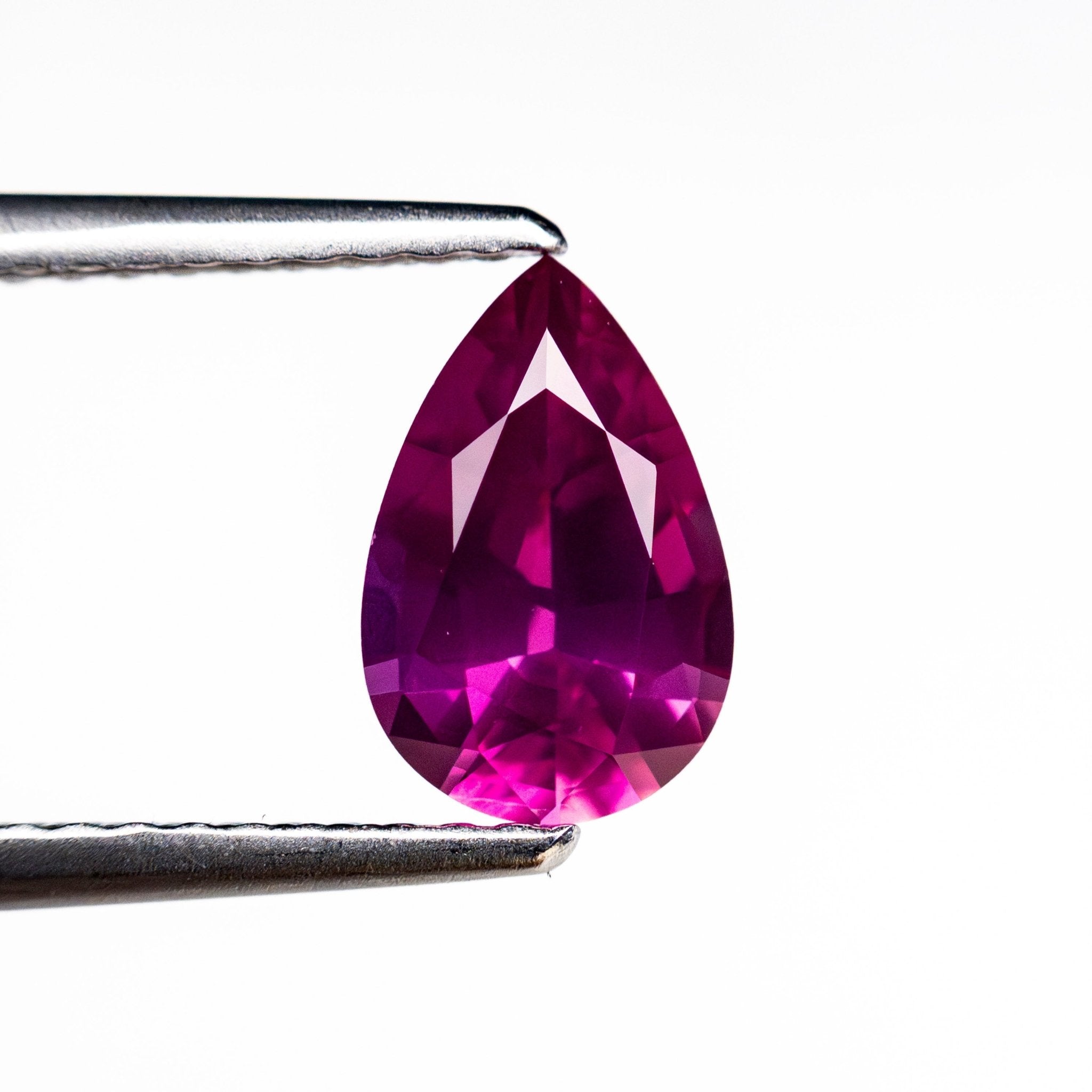 1.24ct 8.53x5.56x3.75mm Pear Brilliant Sapphire 27955 - 06 - MTD