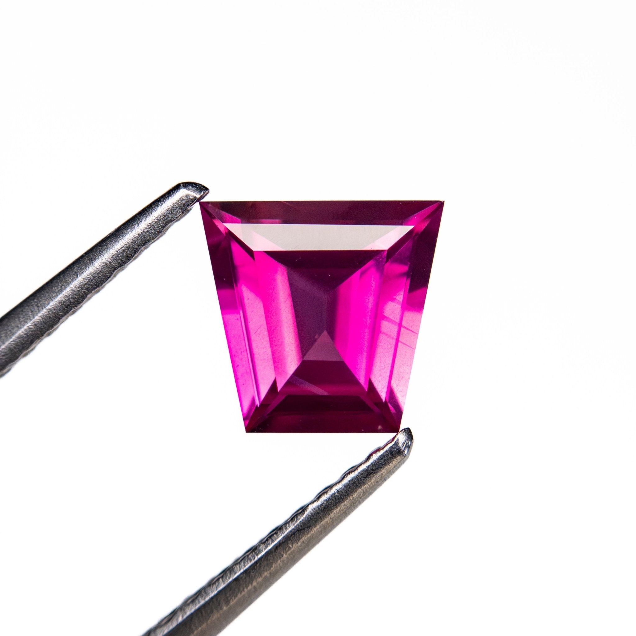 0.93ct 6.01x6.36x3.06mm Trapezoid Step Cut Sapphire 27955 - 07 - MTD