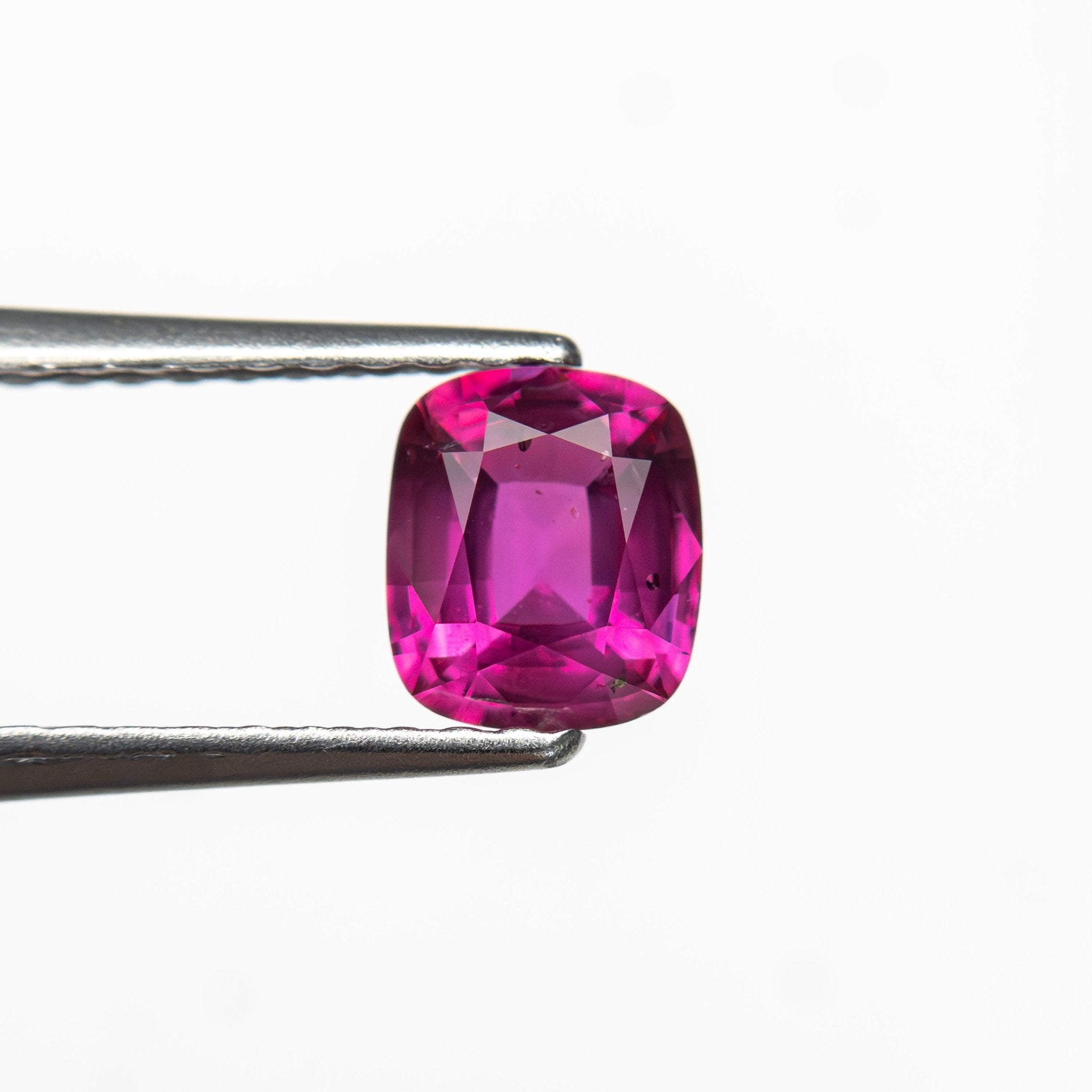 0.63ct 5.43x4.68x2.77mm Cushion Brilliant Sapphire 27956 - 18 - MTD