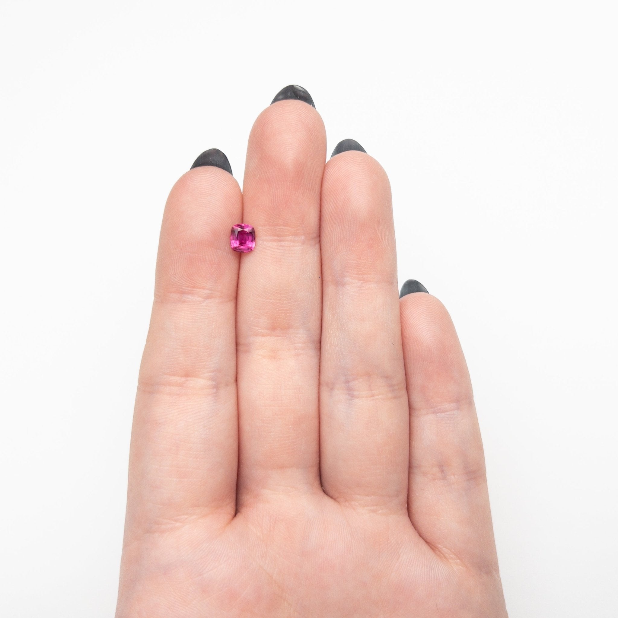 0.63ct 5.43x4.68x2.77mm Cushion Brilliant Sapphire 27956 - 18 - MTD