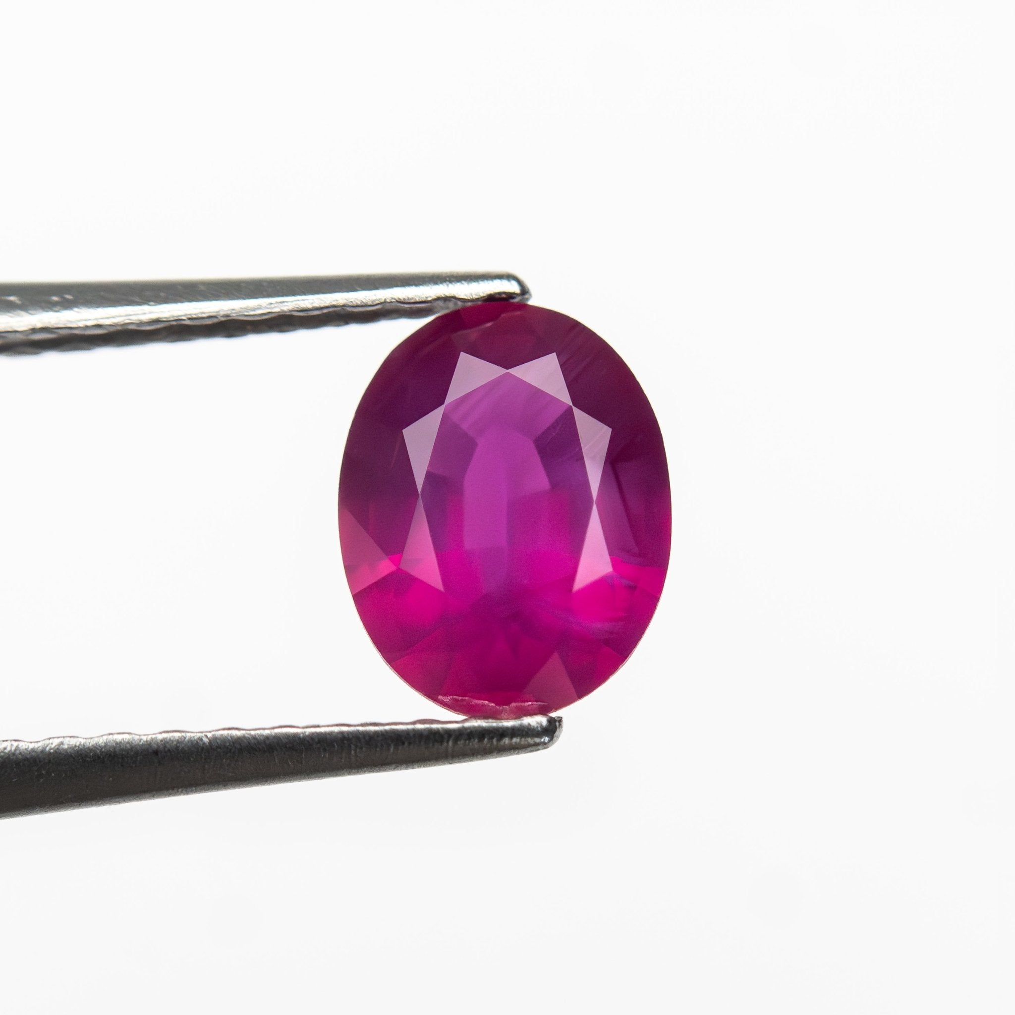0.88ct 6.71x5.27x3.07mm Oval Brilliant Ruby 27956 - 25 - MTD