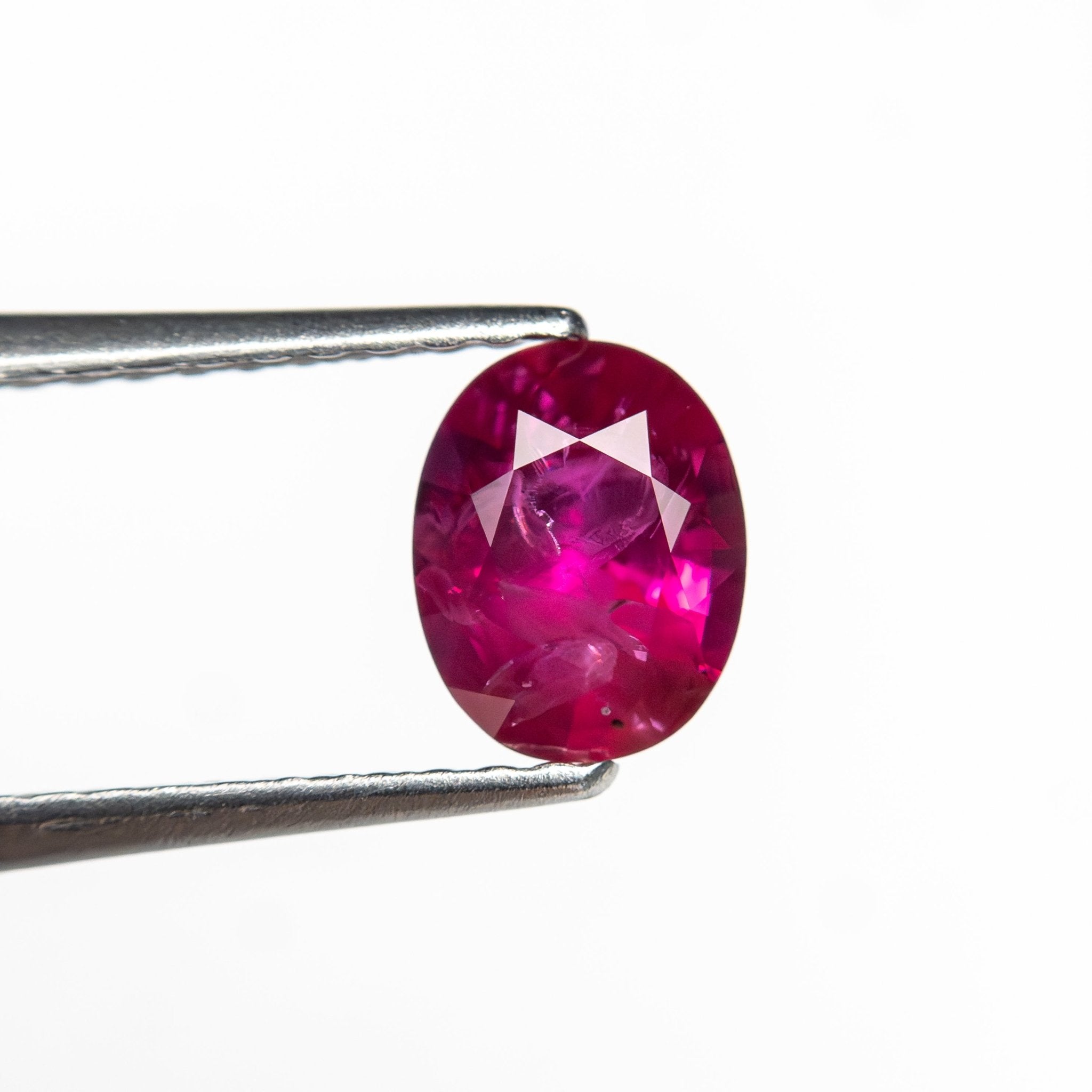 0.82ct 6.31x5.00x3.28mm Oval Brilliant Ruby 27957 - 02 - MTD