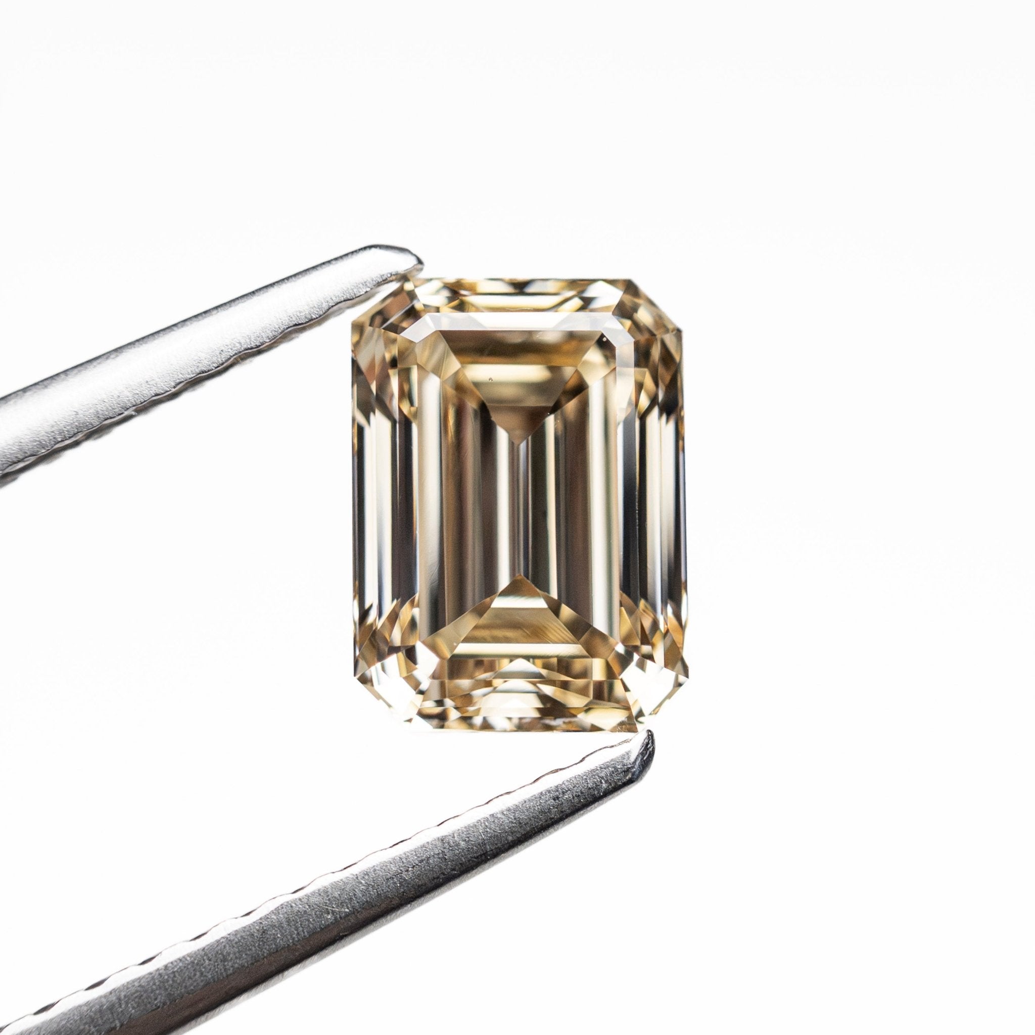 1.37ct 7.28x5.30x3.63mm VS1 C4 Cut Corner Rectangle Step Cut 🇨🇦 27988-01 - MTD
