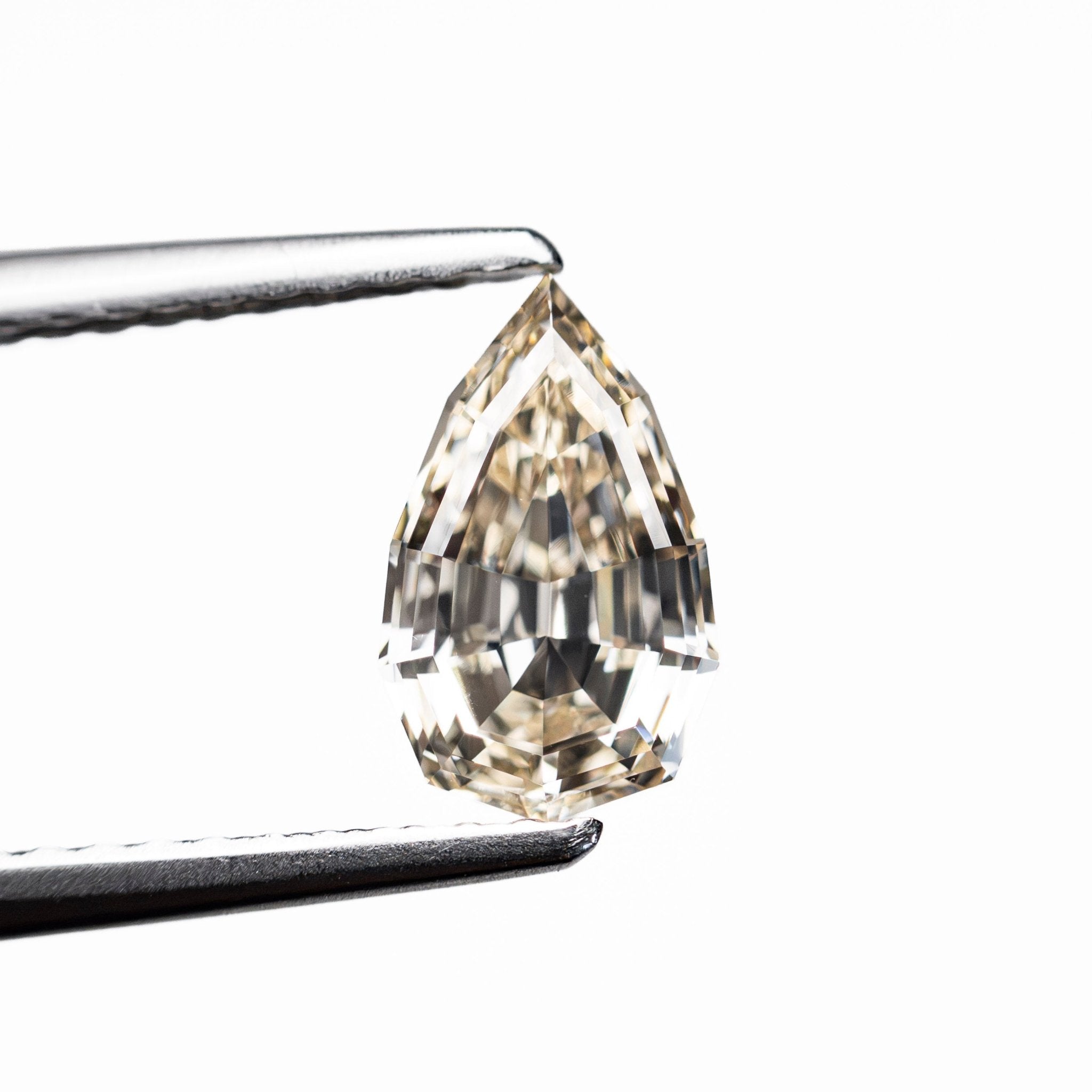 1.06ct 8.52x5.22x3.28mm VVS2 W-X Geo Pear Step Cut 28054-01 - MTD