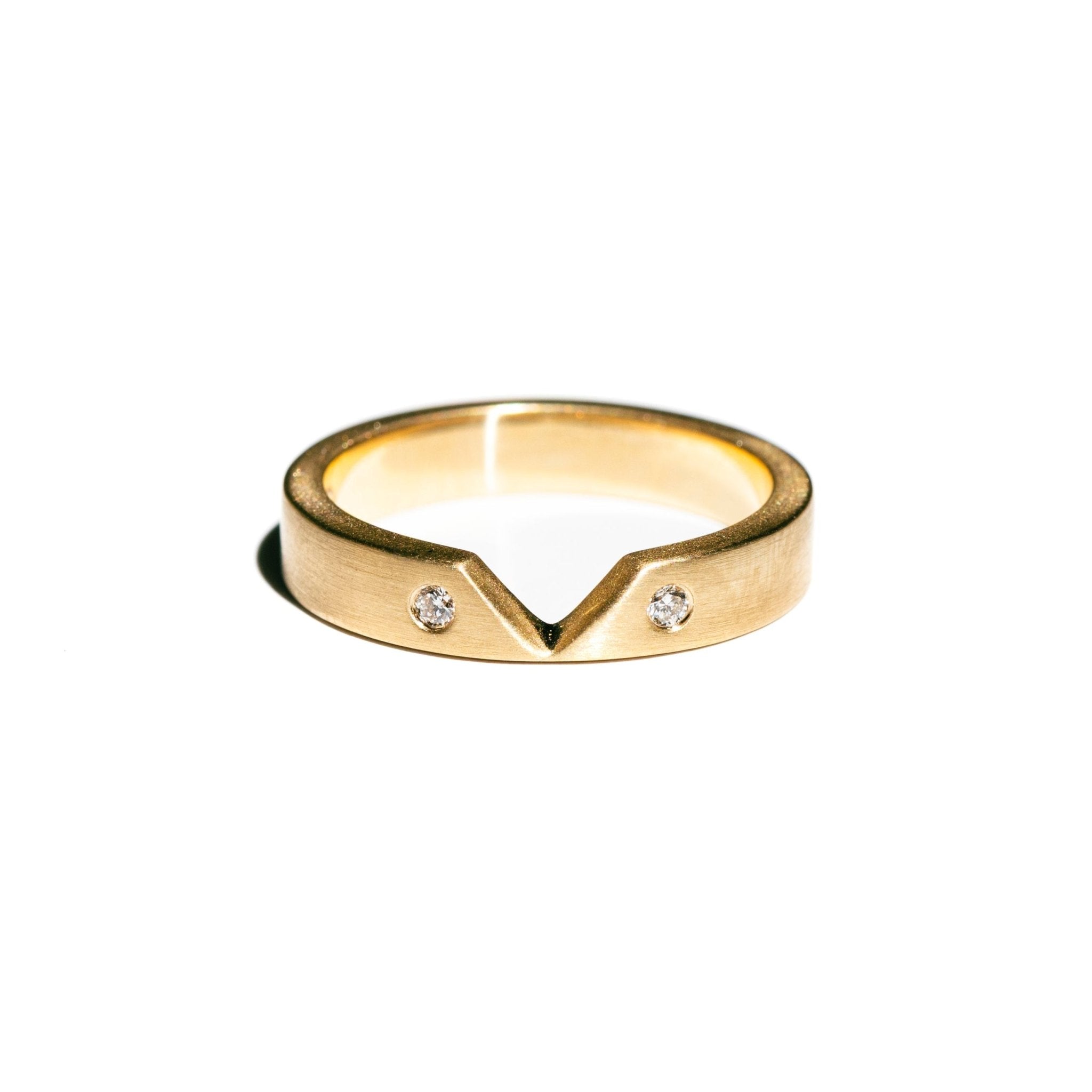 Notch Brushed Gold Cigar Style Flush Set Diamond V - Band - MTD