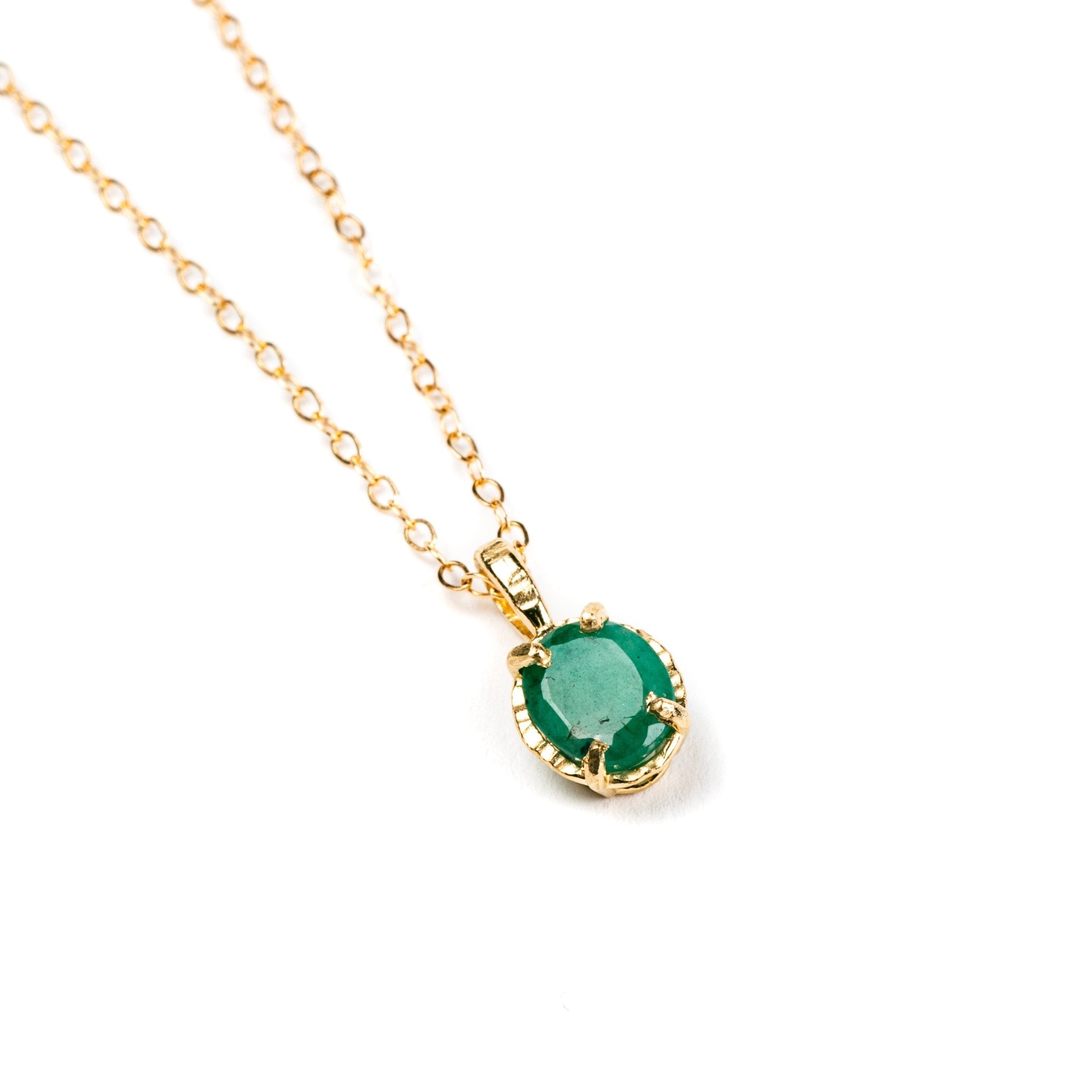 Green Fields Oval Emerald Hammered Halo Necklace - MTD