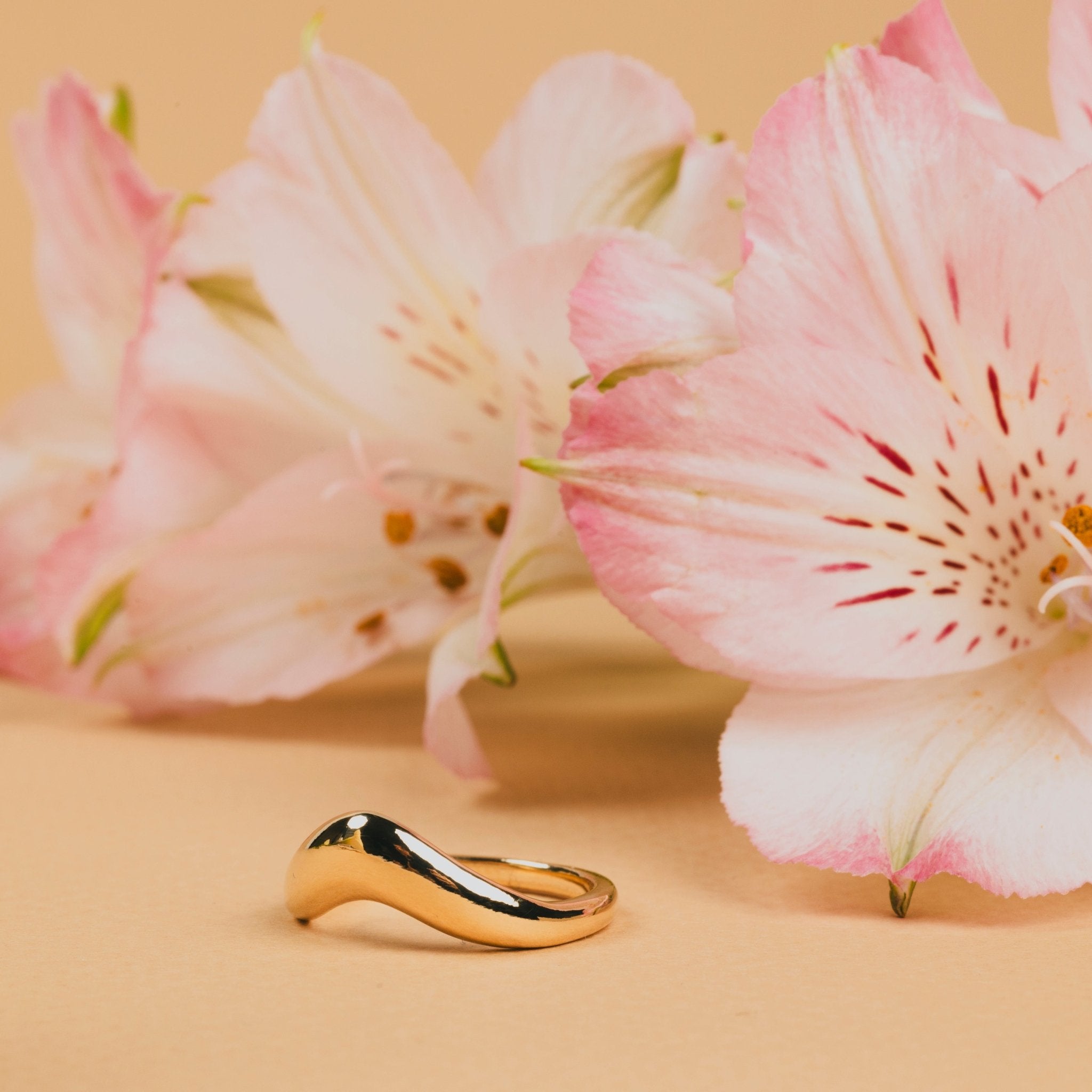 Golden Wave Curved Wedding Band - MTD