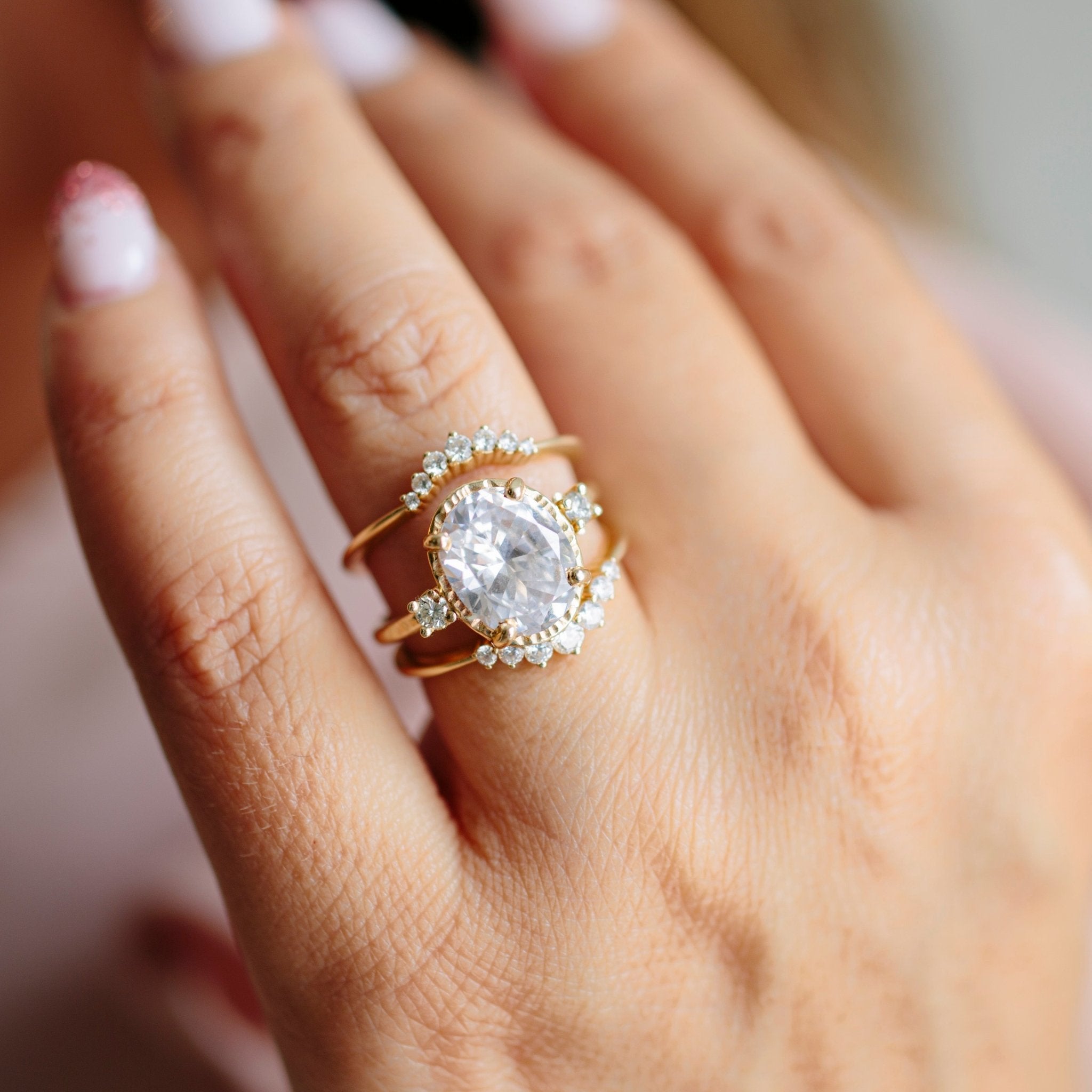 Curved wedding band with solitaire 60 photos - Astyledwedding.com Curved wedding band with solitaire 60 photos - Astyledwedding.com