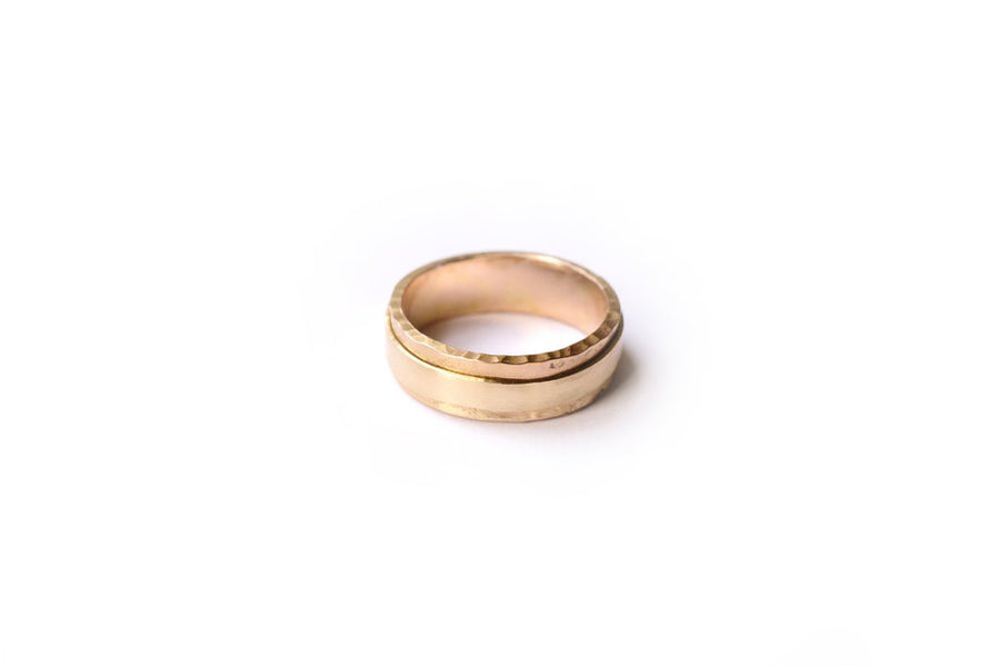 Kevin | Men's Wedding Band Rose Gold Hammered and Yellow Gold - Melissa Tyson Designs